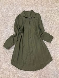 Damen Hemdkleid in Khaki, lange Ärmel – Größe M/L – Grün – Bild 2 von 4