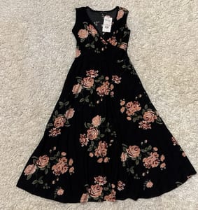 Damen Langes ärmelloses Wickelkleid mit Rosenmuster – Größe M/L – Schwarz
