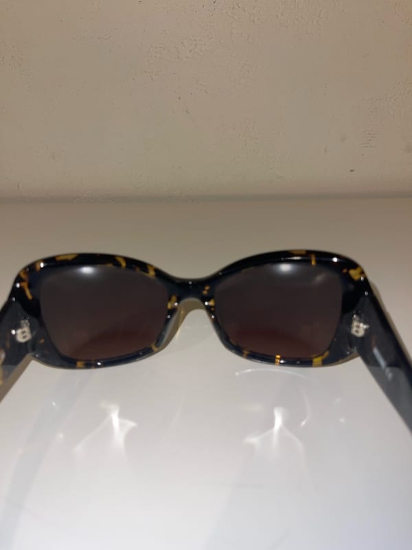 Moschino Damen Sonnenbrille mit dunklen Gläsern – Braun – Bild 4 von 5