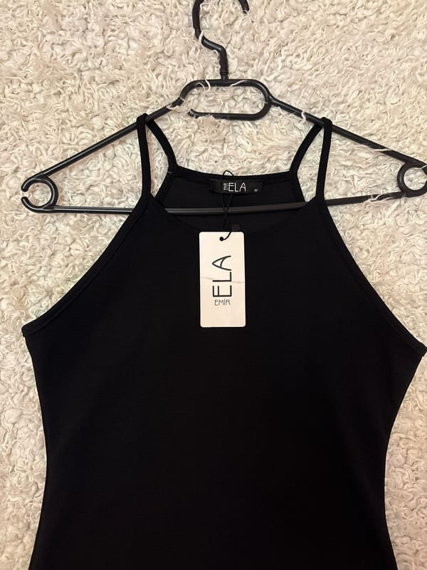 Damen Schwarzes Minikleid mit asymmetrischem Saum – neu mit Etikett – Größe S/M – Bild 3 von 4