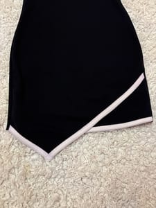 Damen Schwarzes Minikleid mit asymmetrischem Saum – neu mit Etikett – Größe S/M – Bild 4 von 4