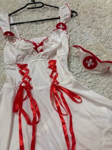 Damen Krankenschwester-Kostüm mit Haube – Kleid – Größe S/M – Weiß-rot – Bild 2 von 4