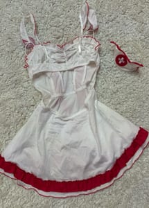 Damen Krankenschwester-Kostüm mit Haube – Kleid – Größe S/M – Weiß-rot – Bild 4 von 4