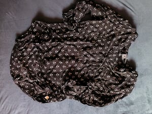 Damen Schwarze Bluse mit Ankermuster – Größe S