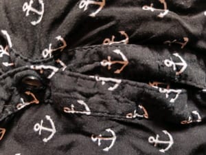 Damen Schwarze Bluse mit Ankermuster – Größe S – Bild 3 von 3