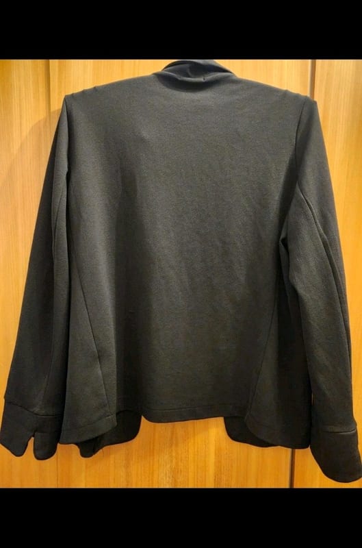 Damen Schwarzer offener Blazer mit Stehkragen und Taschen Laura Tocelli Gr. L schwarz – Bild 2 von 5