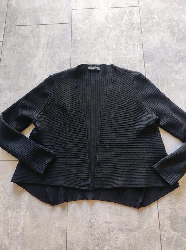 Damen Schwarze Strickjacke, offene Form, gerippt – Größe M – Bild 2 von 4
