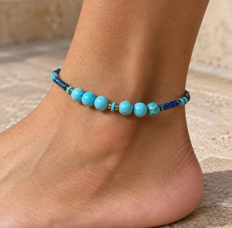 Damen Türkis-blaue Perlen-Fußkette mit Goldakzenten – Bild 4 von 4