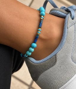 Damen Türkis-blaue Perlen-Fußkette mit Goldakzenten