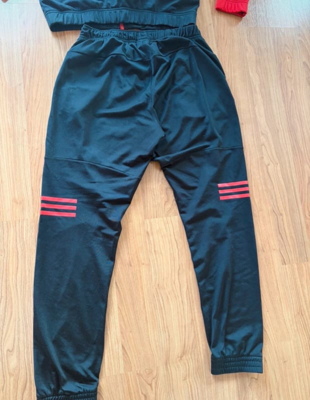 Herren Trainingsanzug Jacke und Hose – Rot/Schwarz mit Streifen – Größe M/L – Bild 8 von 8