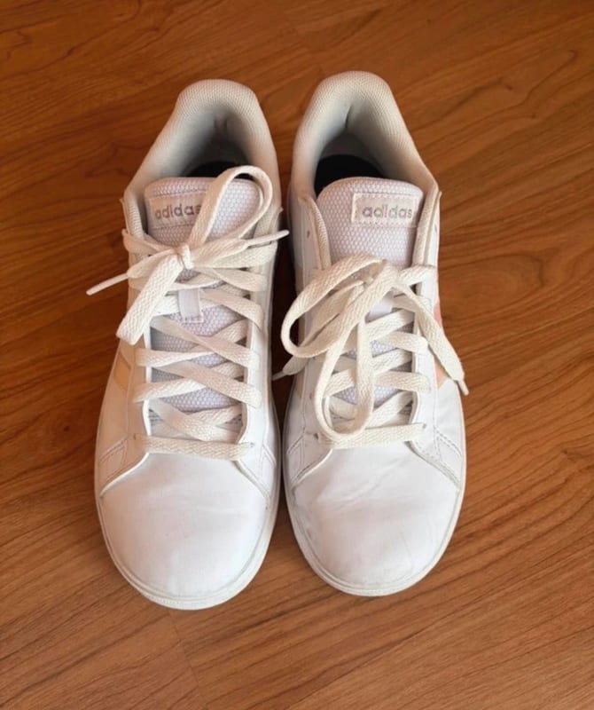 Damen Weiße Sneaker mit schillernden Streifen – Halbschuh – Größe 38 – Bild 2 von 6