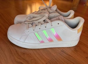 Damen Weiße Sneaker mit schillernden Streifen – Halbschuh – Größe 38