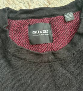 Herren only&Sons Schwarzer Strickpullover mit pinkem Pixel-Motiv – Größe L – Bild 3 von 4