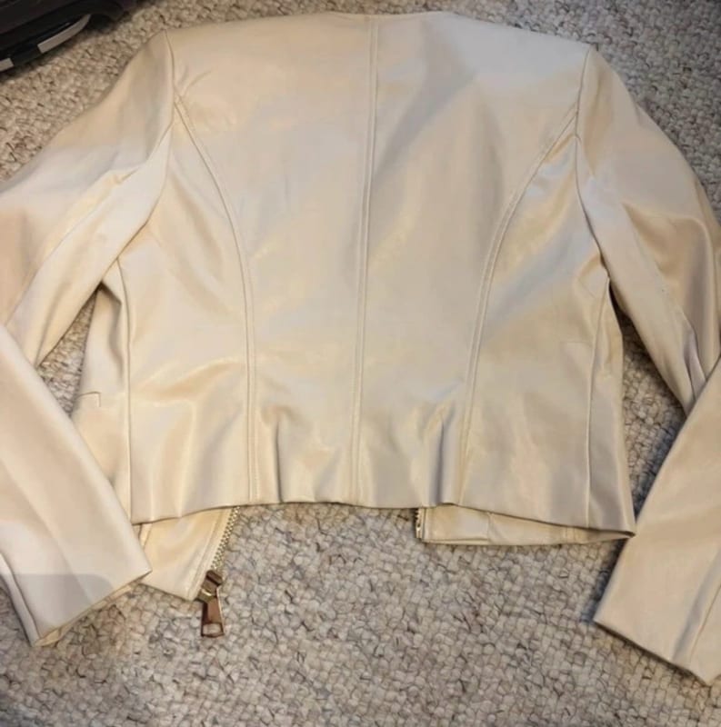 Damen Cremefarbene Kunstleder-Jacke mit Reißverschluss – Größe M/L – Cremeweiß – Bild 9 von 9