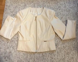Damen Cremefarbene Kunstleder-Jacke mit Reißverschluss – Größe M/L – Cremeweiß