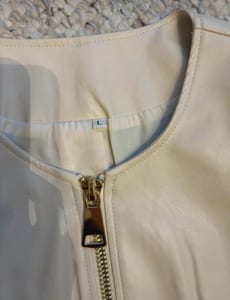 Damen Cremefarbene Kunstleder-Jacke mit Reißverschluss – Größe M/L – Cremeweiß – Bild 3 von 9