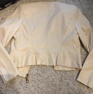 Damen Cremefarbene Kunstleder-Jacke mit Reißverschluss – Größe M/L – Cremeweiß – Bild 9 von 9