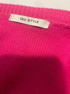 Damen Strickjacke in Pink mit weißem Rand – Größe Oversize – Rosa – Bild 4 von 6