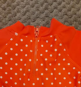 Mädchen Langarm-Badeshirt mit Flamingo-Motiv, Orange mit weißen Punkten – Größe 74 – Bild 2 von 2