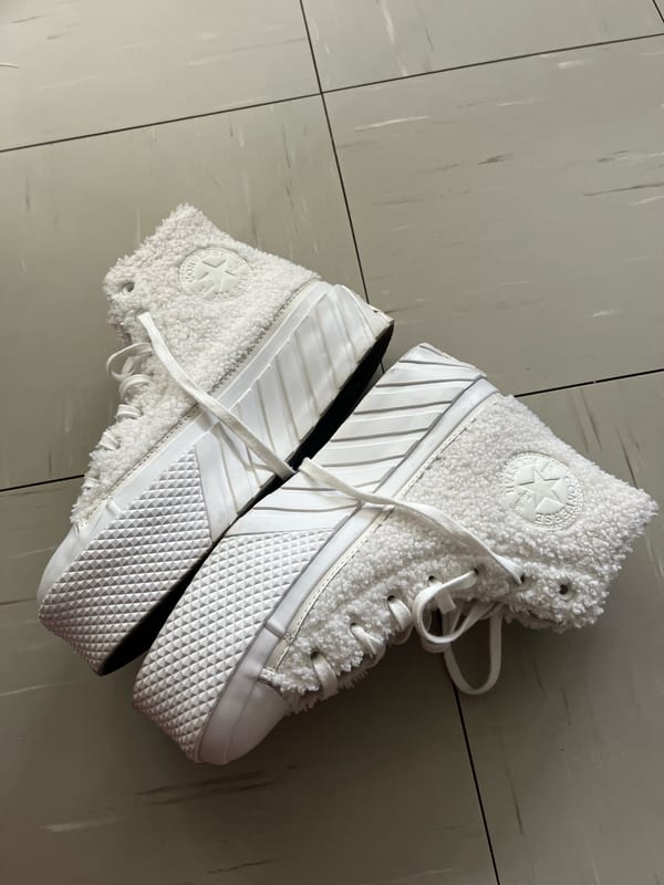 Damen Hohe Sneaker mit Teddyfell und Plateausohle – Größe 38 – Weiß
