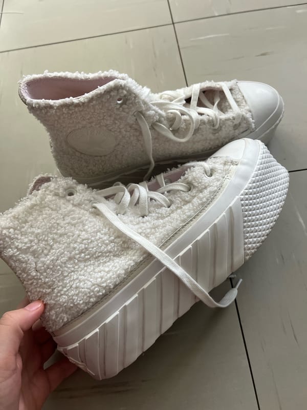 Damen Hohe Sneaker mit Teddyfell und Plateausohle – Größe 38 – Weiß – Bild 4 von 9