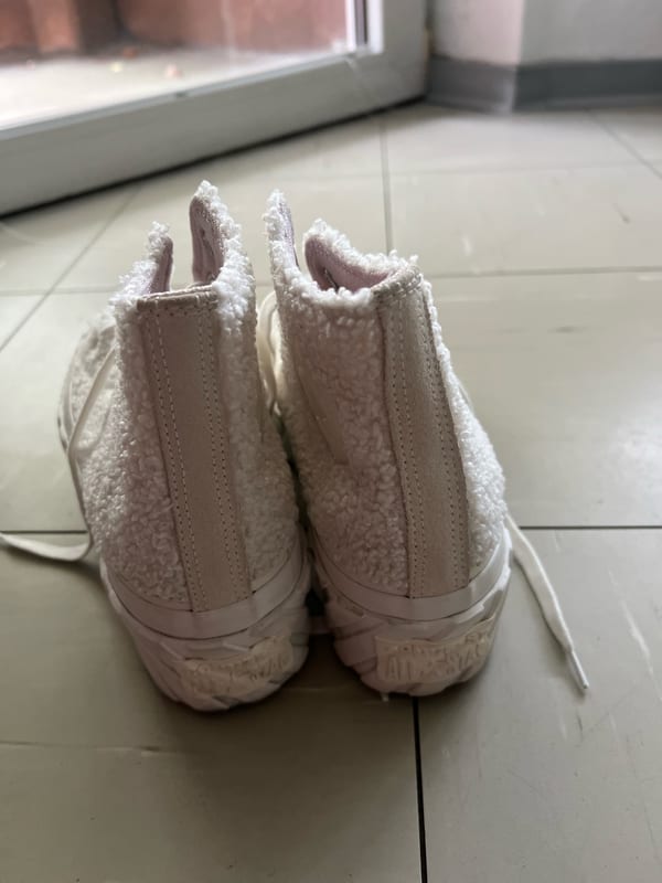 Damen Hohe Sneaker mit Teddyfell und Plateausohle – Größe 38 – Weiß – Bild 5 von 9