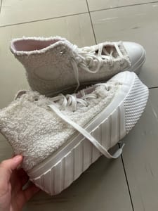 Damen Hohe Sneaker mit Teddyfell und Plateausohle – Größe 38 – Weiß – Bild 4 von 9
