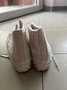 Damen Hohe Sneaker mit Teddyfell und Plateausohle – Größe 38 – Weiß – Bild 5 von 9