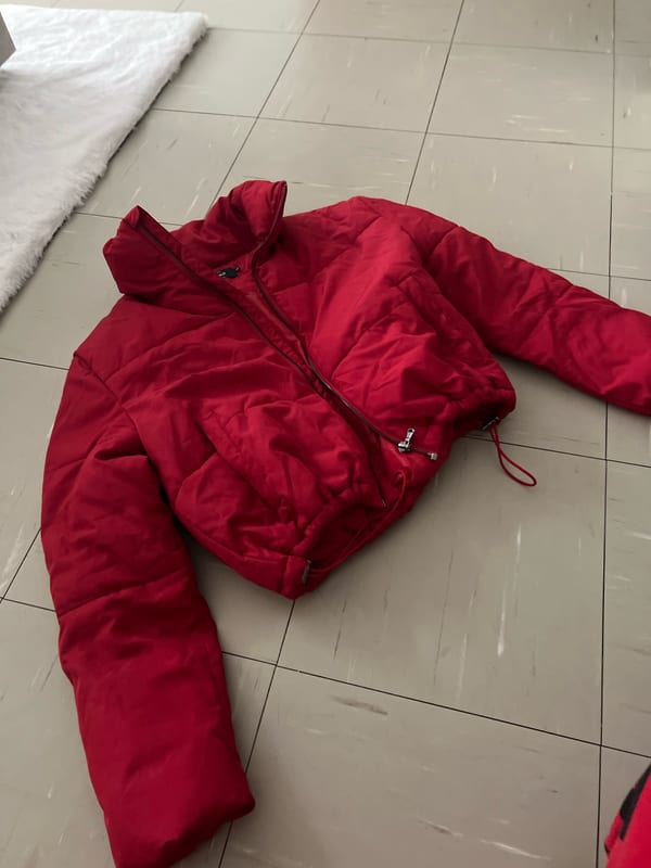 Damen Kurze rote Steppjacke mit Stehkragen – Größe XS – Bild 2 von 6
