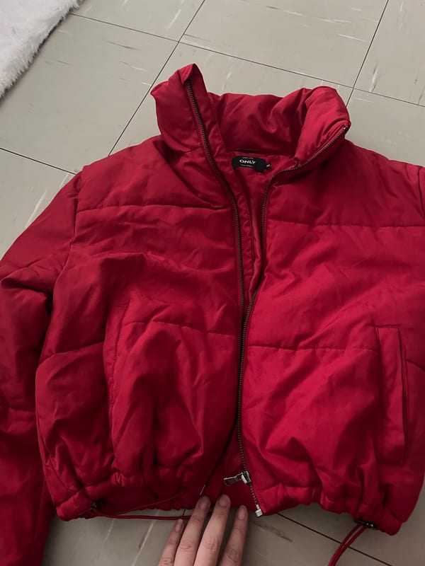 Damen Kurze rote Steppjacke mit Stehkragen – Größe XS – Bild 4 von 6