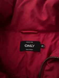Damen Kurze rote Steppjacke mit Stehkragen – Größe XS – Bild 5 von 6