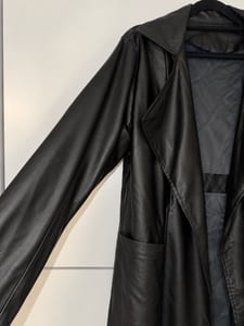 Damen Leder Mantel schwarz – Größe M/L – Bild 2 von 3