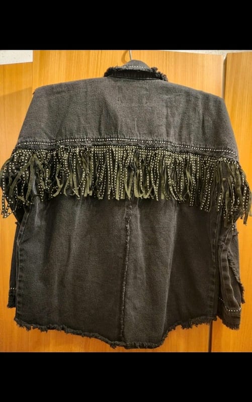Damen Jeansjacke Denim-Overshirt mit Fransen + Nieten Woman Jacke Biker Jacke Gr. L/XL – Schwarz – Bild 3 von 6