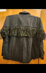 Damen Jeansjacke Denim-Overshirt mit Fransen + Nieten Woman Jacke Biker Jacke Gr. L/XL – Schwarz – Bild 3 von 6