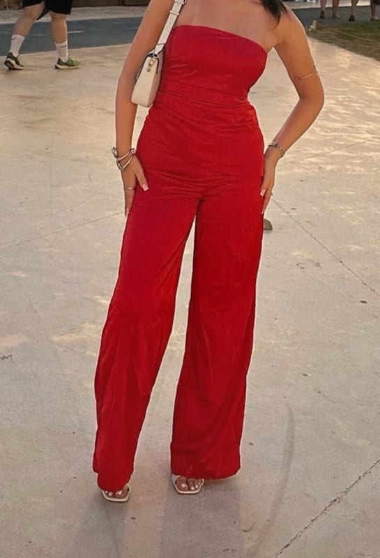 Damen Roter Jumpsuit trägerlos mit weitem Bein – Größe S