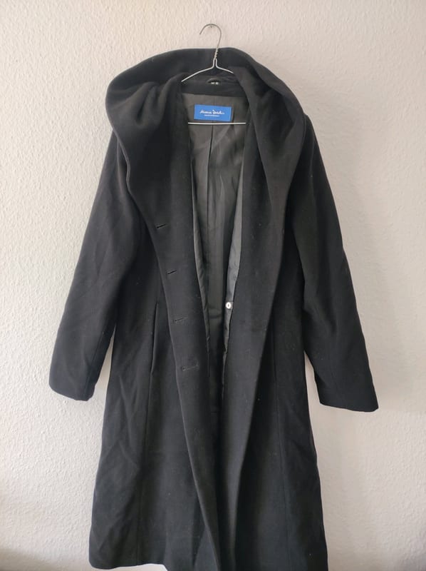 Damen Langer schwarzer Wollmantel mit Kapuze – Größe 42