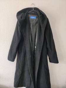 Damen Langer schwarzer Wollmantel mit Kapuze – Größe 42