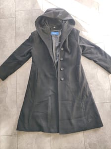 Damen Langer schwarzer Wollmantel mit Kapuze – Größe 42 – Bild 6 von 6