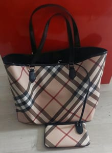 Damen NEU: Große Shopper Tasche im Karo-Design mit kleiner Pouch / Innentasche – Beige/Schwarz/Weiß