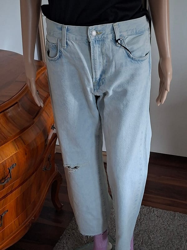 Zara Damen Denim destroyed Look Jeans helle Waschnung neu mit Etikett S/36 Five Pocket – Größe 36 – Blau – Bild 2 von 11