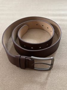 Herren Brauner Ledergürtel mit silberner Schließe – Größe 110 – Bild 4 von 10