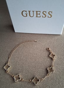 Damen Armkette goldfarben mit Kleeblattcharms und weißen Zirkonia Steinchen