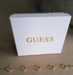 Damen Armkette goldfarben mit Kleeblattcharms und weißen Zirkonia Steinchen – Bild 2 von 7