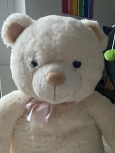 Großer cremefarbener Teddybär mit rosa Schleife – Bild 3 von 6
