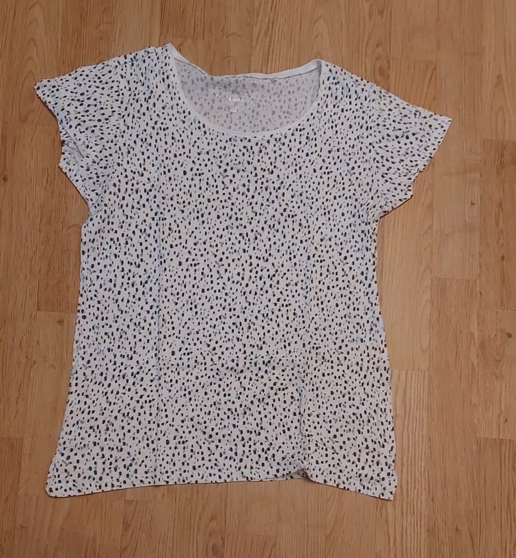 Damen T-Shirt weiß mit schwarzen und blauen Punkten – Größe S