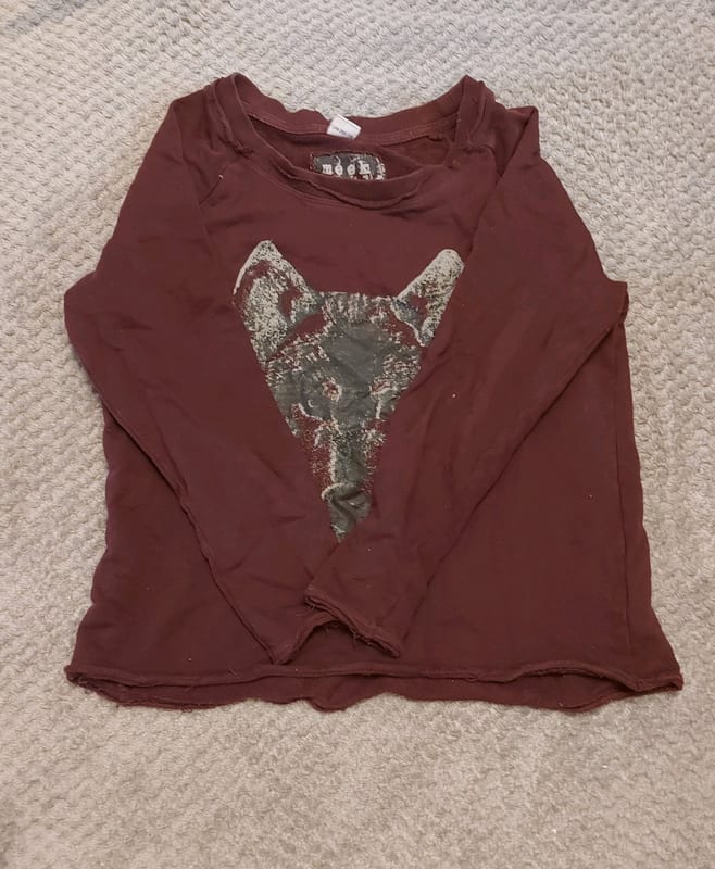 Damen Langarmshirt mit Wolfsmotiv – Größe M – Rot