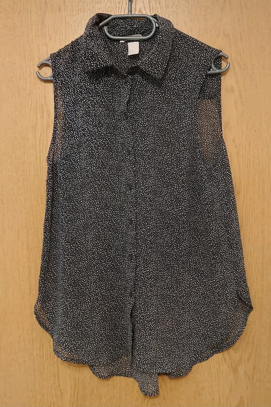 Damen Ärmellose Bluse mit Punktmuster, schwarz-weiß – Größe S