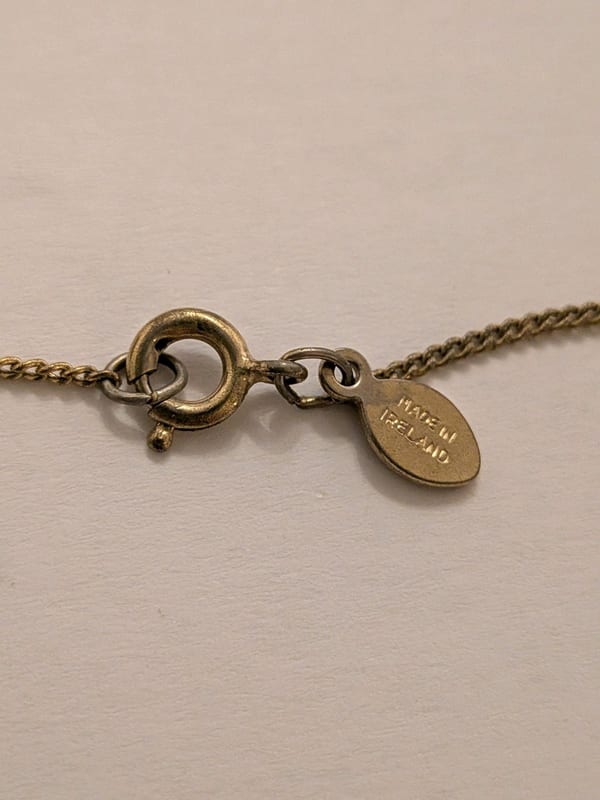 Damen Vintage Avon Feine Halskette mit drei dunklen Steinen – Goldfarben – Bild 4 von 5