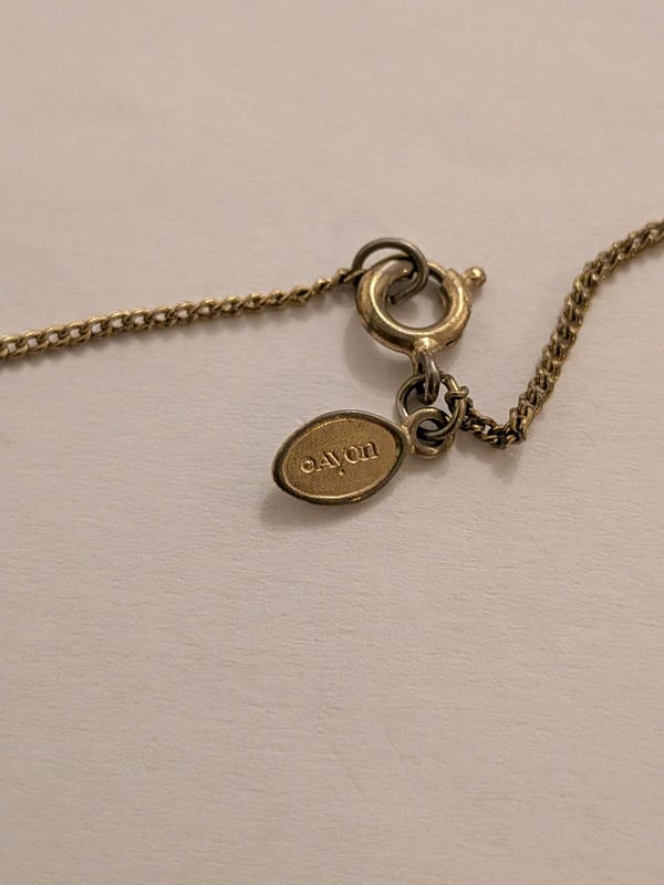 Damen Vintage Avon Feine Halskette mit drei dunklen Steinen – Goldfarben – Bild 5 von 5