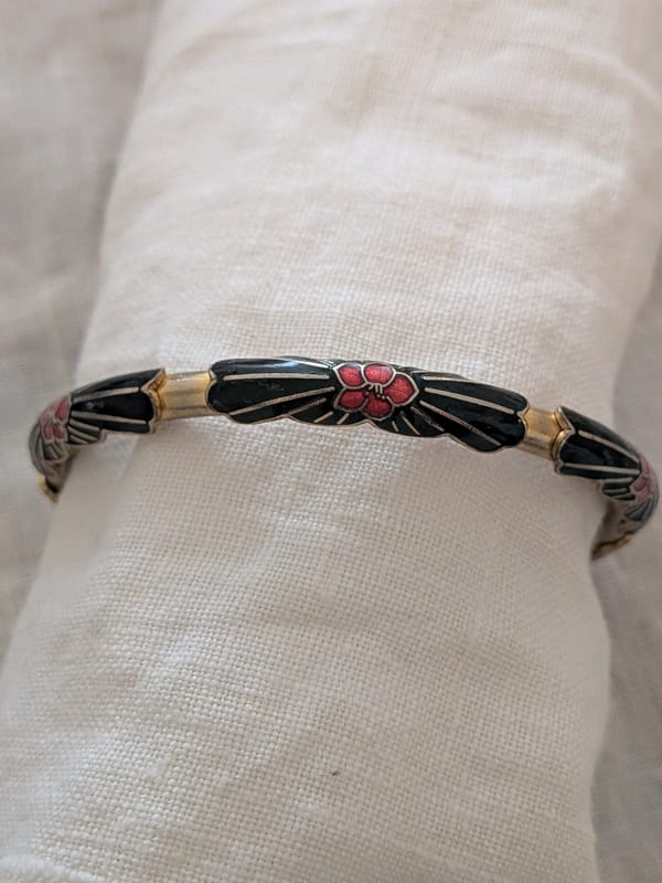 Vintage Damen Armreif mit schwarzem Email und roten Blüten – Gold/Schwarz